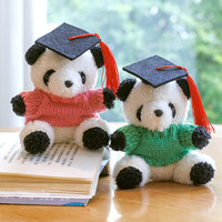 Peluche de Panda Rojo con Birrete de Doctorado Personalizado para la Temporada de Graduación - Material Súper Suave, Regalo Perfecto para Ceremonias Universitarias