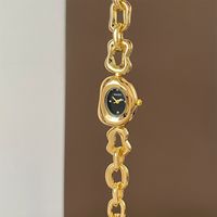 Nouvelles montres-bracelets vintage personnalisées pour femmes, filles, étudiantes, bijoux mignons, bracelets, montres cool pour femmes avec forme spéciale