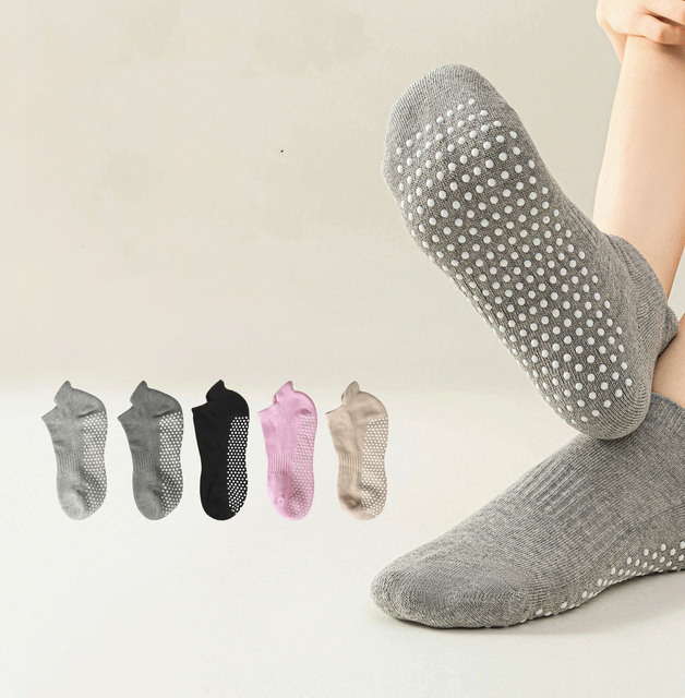 Wholesale Custom Thin Crew Jump Grip Socks Anti-Slip Sport Trampoline Playground Socks for Summer Knitted Techniques Non-Skid