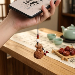 Llavero de madera de durazno tallado con bolsa de la suerte, colgante estilo chino para monedas, regalo portátil para mochila o coche - Product Image 2