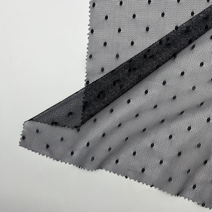 Tissu en tulle jacquard noir à pois 100 % polyester, maille texturée à pois pour tutus, voiles, décorations de fête et projets DIY - Product Image 6