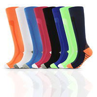 Chaussettes de compression sportives solides, chaussettes de sport tricotées avec logo personnalisable sur le bord et le corps pour la saison printanière