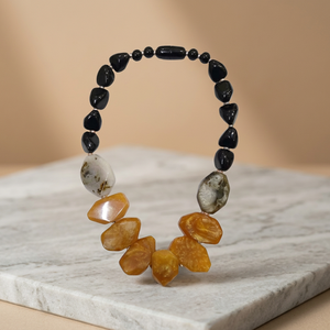 Collier court unisexe tendance en résine faite à la main, perles épaisses colorées, avec fermoirs à vis, style géométrique indien, PNM Overseas - Product Image 3