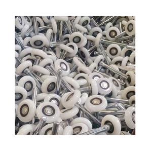 Haute qualité 4 \ "tige 2*4 portes sectionnelles à rouleaux en acier Design industriel durable en nylon rouleau de <span class=keywords><strong>porte</strong></span> de garage accessoire d'abri Wuxi - Product Image 3