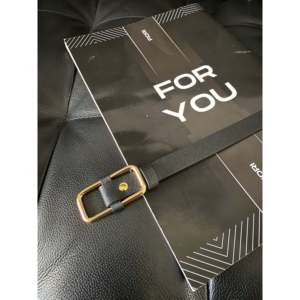 Cinturón de Cuero Genuino para Mujer Fiori, Hebilla Rectangular Sólida de Piel de Vaca, Accesorio de Moda Duradero - Product Image 3