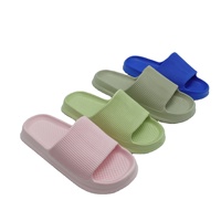 Prix de gros avantageux Sandales et claquettes unisexe en EVA injecté pour intérieur et extérieur, pantoufles de salle de bain et chaussures de douche