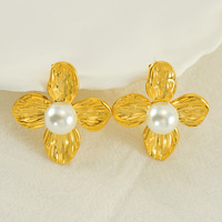 Boucles d'oreilles clous fleur en perles, acier inoxydable 304, plaqué or 18 carats sous vide, bijoux floraux texturés à quatre pétales, 33x30 mm pour femme