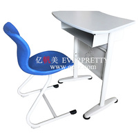 Mobilier scolaire à hauteur réglable ensemble de chaises de bureau pour étudiant unique bord lisse en forme de triangle pour une utilisation en classe