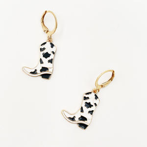 Pendientes colgantes de <span class=keywords><strong>botas</strong></span> Texas esmaltadas con estampado de vaca en blanco y negro para <span class=keywords><strong>mujer</strong></span>, pendientes de aro para <span class=keywords><strong>botas</strong></span> de vaquera negra occidental - Product Image 4