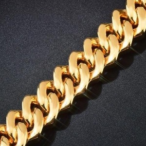 Collar de Cadena Cubana con Diamantes de Moissanita en Oferta para Hombres y Mujeres, Diseño de Joyería Hip Hop Iced Out Disponible para la Venta - Product Image 3