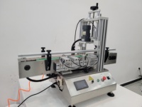 Machine de capsulage de remplissage de flacons en verre de petites bouteilles en plastique d'aluminium automatique de bureau machine de capsulage d'huile essentielle