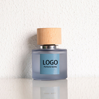 Flacons pulvérisateurs en verre transparent personnalisés de 30 ml, vides, pour parfums, avec bouchon en bois, pompe pulvérisatrice, sérigraphiés, diffuseur à bâtonnets, MOQ 100 pièces