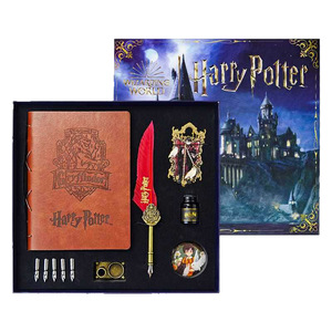 Set de Regalo de Papelería con Licencia Oficial al por Mayor: Pluma Retro, Cuaderno de Cuero, Marcador y Caja de Regalo Coleccionable - Product Image 4