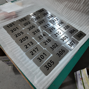 Placas de Número de Puerta Metálicas Personalizadas para Apartamentos, Duraderas, con Números de Casa, Señalización en Braille - Product Image 1