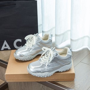 Zapatillas de verano transpirables de malla para mujer, estilo occidental, versátiles, de una sola capa, con aumento de altura, para entrenamiento alemán. - Product Image 1