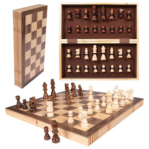 Jeu de société en bois personnalisé avec un coffret en bois portable et un rangement sécurisé pour les pièces, jeu d'échecs de qualité supérieure - Product Image 1