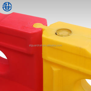 Barriera di plastica per Go-kart per la sicurezza stradale con riempimento di acqua bianca rossa in Rotomolding HDPE - Product Image 4
