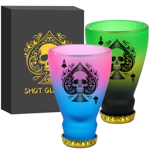 Vente en gros de verre <span class=keywords><strong>à</strong></span> liqueur <span class=keywords><strong>à</strong></span> <span class=keywords><strong>l</strong></span>'<span class=keywords><strong>envers</strong></span> de couleur dégradée givrée avec as de pique crâne pour cadeaux de mariage - Product Image 1