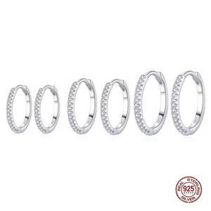Populares Pendientes de Aro Pequeños Tipo Huggie de 11mm 13mm 15mm en Plata de Ley S925 con Circonita Cúbica para Uso Diario de Mujer y <span class=keywords><strong>Hombre</strong></span> - Product Image 2