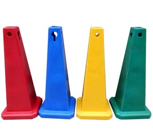 Cone de Sinalização de Advertência Personalizado em Plástico Multicolorido, Formato Pirâmide Quadrada, para Segurança em Piso Molhado e Escorregadio - Product Image 1