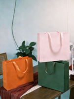 Sacs en papier personnalisés de luxe écologiques en gros, impression offset, logo, ruban, recyclables, pour emballage alimentaire, cadeaux, artisanat, bougies, photos