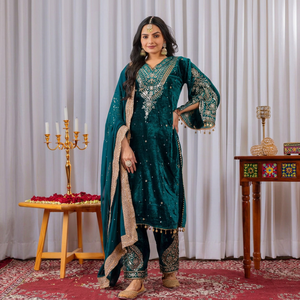Conjunto de Mujer de Terciopelo Viscosa Vintage con Estampado Paisley, Dupatta Pesado Bordado, Salwar Kameez, Traje para Fiesta o Boda - Product Image 1
