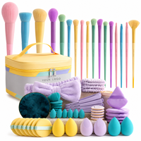 Ensemble de 59 outils de beauté personnalisables avec logo : Bandeau, éponge de maquillage pour le visage, fard à paupières, blush, poudre capillaire et pinceaux de maquillage colorés