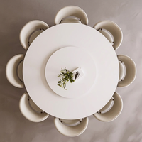 Table à manger en bois massif de style rétro français avec quatre chaises, combinaison haut de gamme, table ronde simple pour appartement ou villa