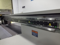 Imprimante à plat UV 250*130cm 2513 i3200 Gen5 Gen6 utilisée pour le cuir, l'emballage, le plastique, le verre, l'acrylique, le bois, le métal, le PVC