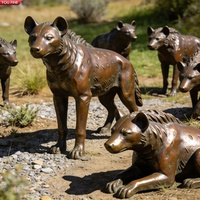 Sculpture de hyène grandeur nature en bronze YOUFINE, art réaliste de la faune pour les zoos et les parcs de safari