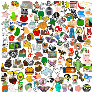 Pin de Lapela Personalizado com Design de Animal de Anime Fofo, Pin de Metal Personalizado para Roupas e Chapéus - Product Image 1