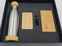 Set Hadiah Ramah Lingkungan: Botol Air Cola Bambu Stainless Steel Custom 500ml & Power Bank Bambu 10000mah & Jam Bambu