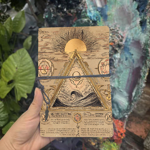 Hermoso cuaderno Premium Present Perfecto para astrónomos Notas de ciencia con símbolos de onda de pirámide solar impresos en la C - Product Image 2