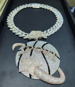 Colgante de Baloncesto con Esmalte Negro para Hombre, Chapado en Oro de 18K, Plata de Ley, Diamante Moissanita Auténtico, Detalle de Estrella - Product Image 1