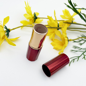 Tubo de Lápiz Labial Vacío de Aluminio, Fabricación Profesional, Diseño Vertical con Rayas Gruesas, Color Rojo Cepillado, Parte Superior Plana y Redonda, OEM - Product Image 3