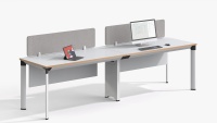 Table de travail en acier moderne, bureau de travail robuste, banc de travail avec structure métallique