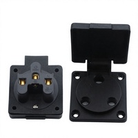 Les fabricants fournissent en Afrique du Sud des équipements industriels extérieurs étanches IP44, une alimentation électrique avec un cache de protection, une prise à trois trous