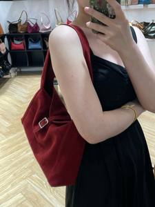 Sacs à bandoulière décontractés pour femmes en cuir véritable de vachette suédé léger et durable, de créateur, produits en gros de Chine - Product Image 4