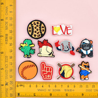 Pièces perlées de dessin animé coloré pour papeterie étudiante accessoires de chaîne de téléphone décoratifs de grande valeur bricolage perles focales pour stylo