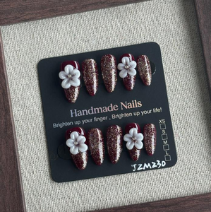 Ongles à presser faits main, style cour royale or rouge, scintillants dorés, fleurs en relief 3D blanches, simples et élégants - Product Image 1