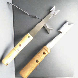 CE Aprovado Equipamento Veterinário Alemão L-Sickle Horse Hoof Faca com Ear Tag Propriedade - Product Image 6