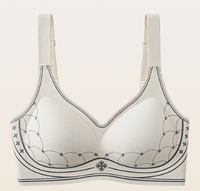 Soutien-gorge sans armatures à maintien doux, sans coutures, coupe complète, en nylon, bretelles larges réglables, broderie délicate trèfle