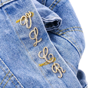 Broche de Letra de Moda con Diseño de Alfabeto de Aleación y Diamantes de Imitación, Ideal para Regalo de Compromiso, Boda o Fiesta, Venta al por Mayor Directa de Fábrica - Product Image 5