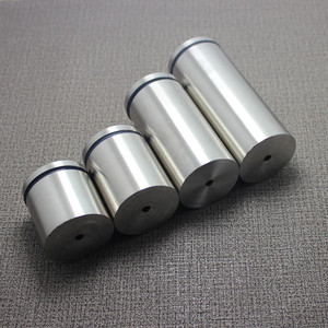 Tornillos Publicitarios de Acero Inoxidable Sólido de Fábrica Yingpeng, DIN912, Cabeza Redonda, Niquelados, para Tiendas y Supermercados - Product Image 1