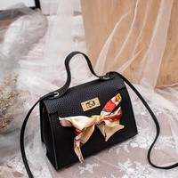 Sac à bandoulière en cuir PU pour femme, style coréen 2026, motif lettre, couleur unie, avec chaînes
