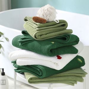 Toalla de Baño para Hotel 100% Algodón, 600gsm, Bordada, de Color Sólido, Hipoalergénica, de Secado Rápido y Ecológica de SOFTEXTILES - Product Image 4