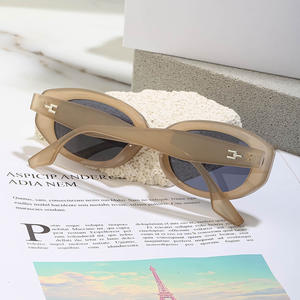 Gafas de Sol Personalizadas para Mujer, Montura Pequeña, Lentes de PC con Protección UV400, Estilo Instagram, Empaque en Caja, XH-3314 - Product Image 2