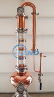 Appareil d'extraction à la vapeur compact pour la préparation d'huiles essentielles pures et de distillat d'eau de rose