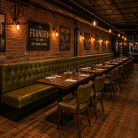 Ensemble de chaises rembourrées en cuir pour restaurant Ron Group Commercial Furniture, sièges capitonnés, table carrée en bois massif et banquette.