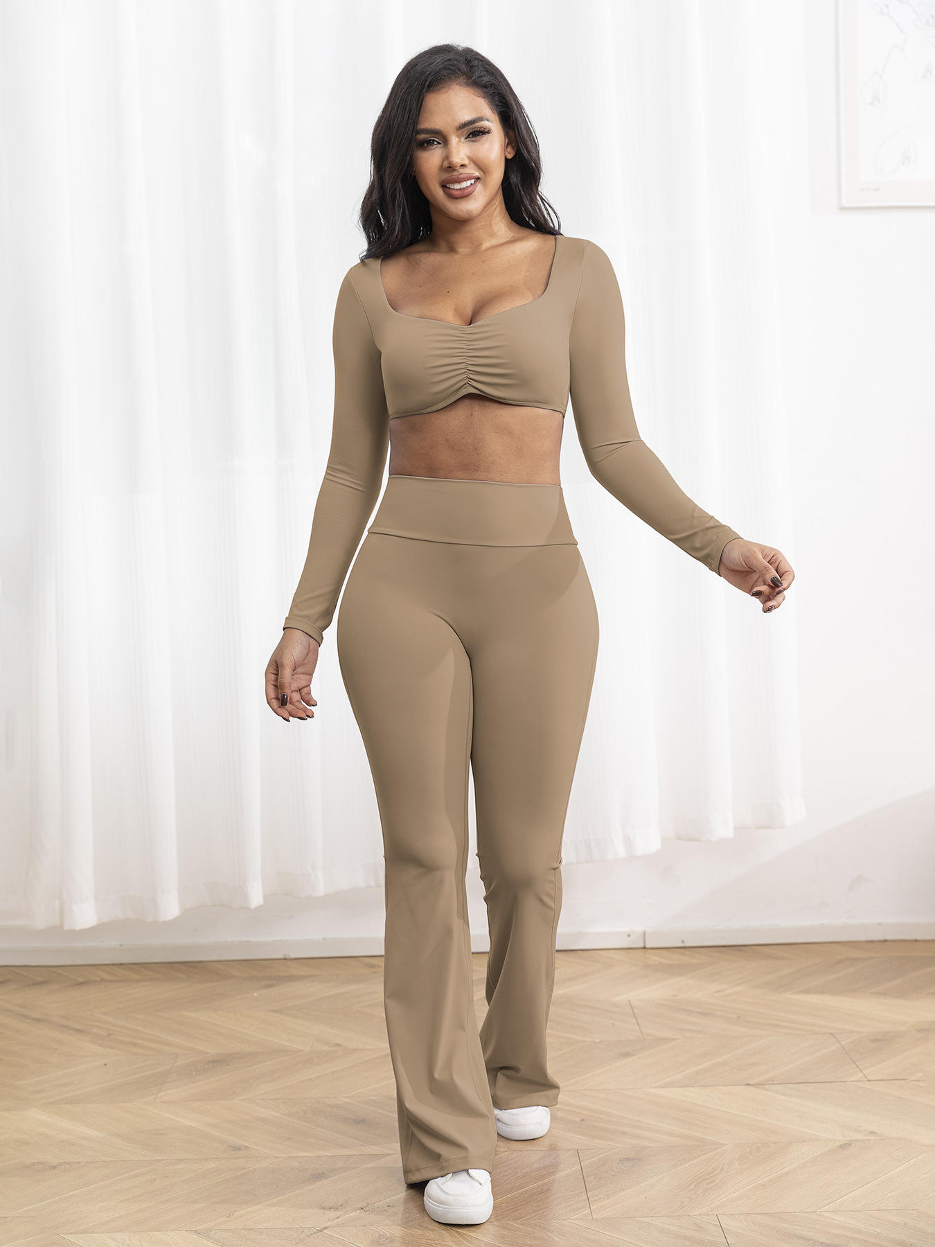 ชุดสีกากี